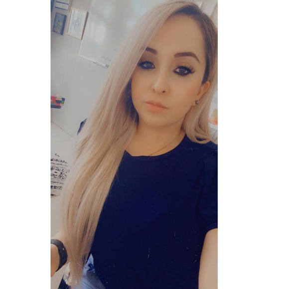 Poshmark profile picture for @helicious
